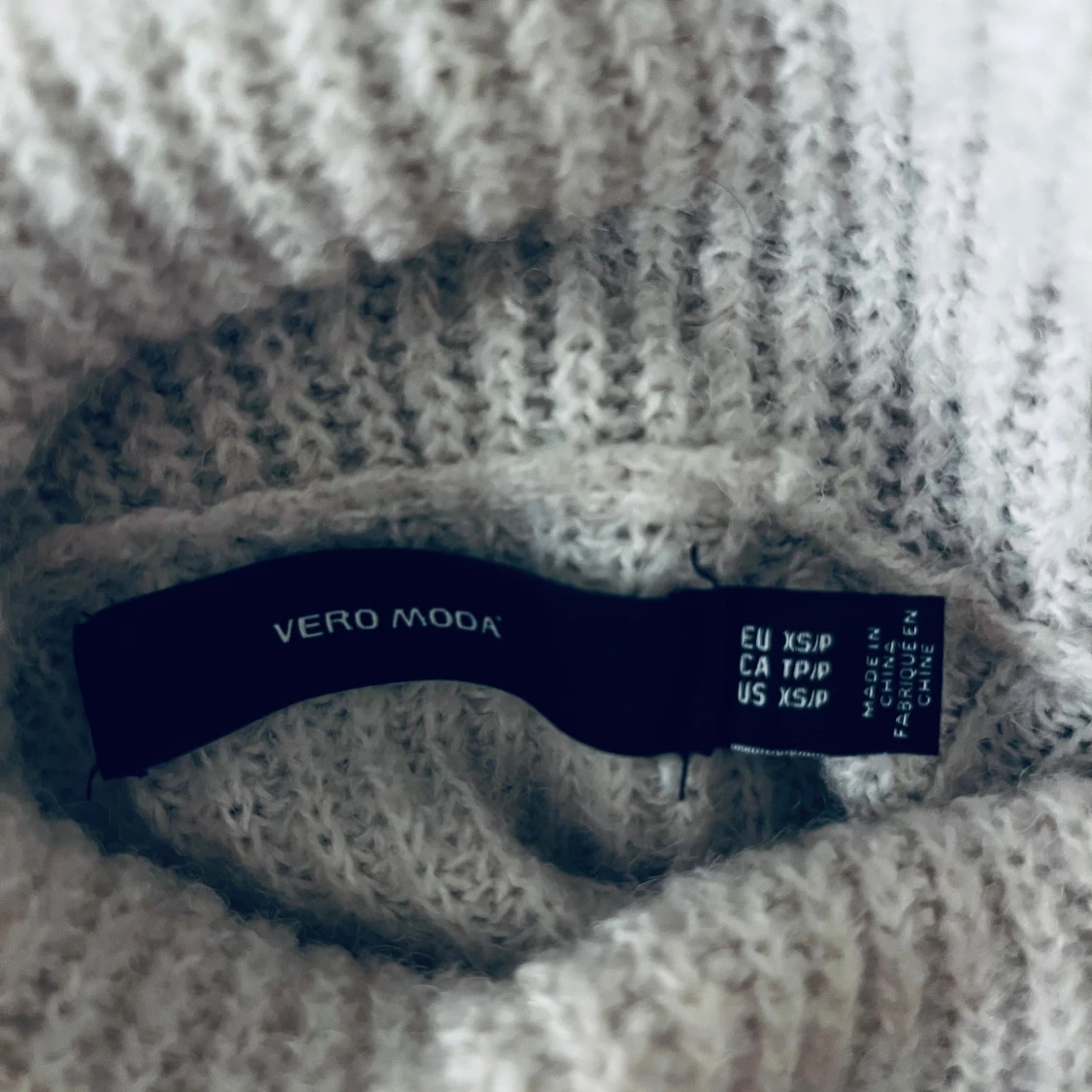 Beige polotröja från Vero Moda - 1