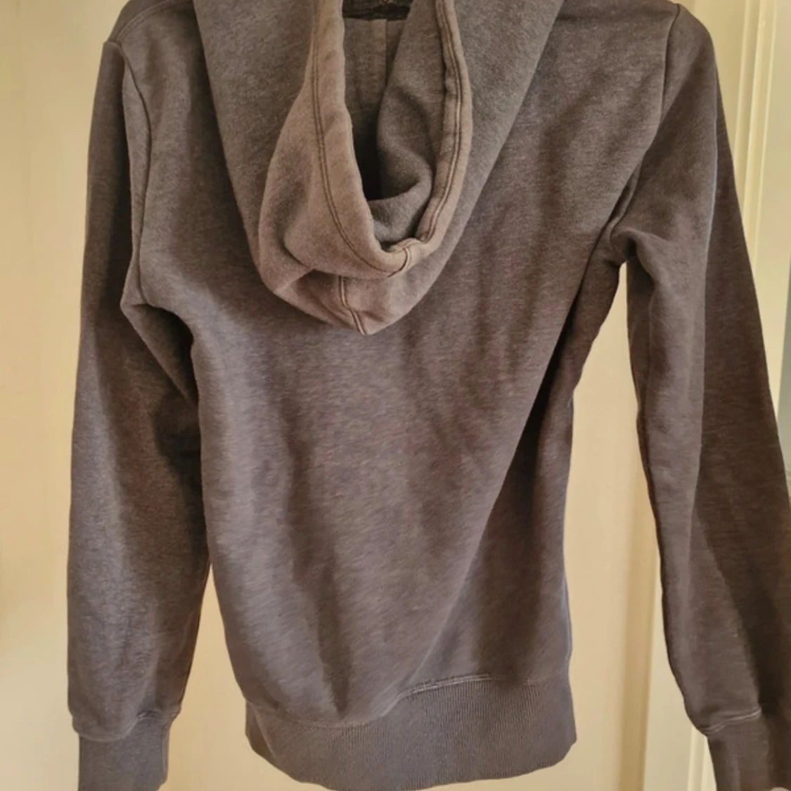 Marinblå hoodie från Champion med tryck - 1