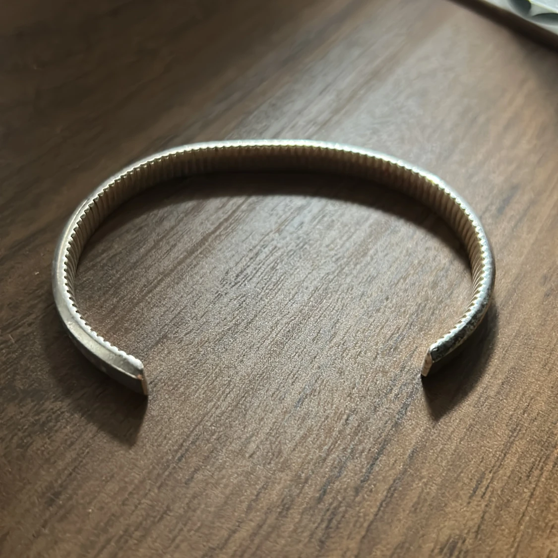 Silverfärgat armband från Skultuna - 1