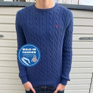 Morris tröja - säljer nu min sjukt snygga morris tröja kabelstickad. Skick 9/10 som ny utan defekter! Nypris ligger runt 2200kr men säljs nu för endast 770kr! Hör gärna av er vid funderingar💭🥰