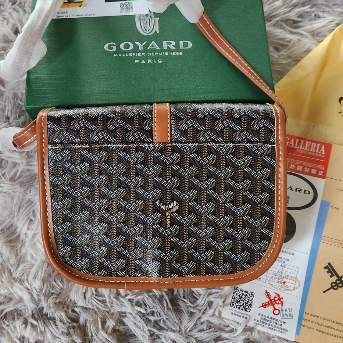 Fint axelväska med monogrammönster - 1