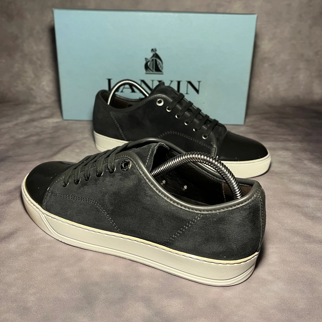 Grå sneakers från Lanvin i mocka - 2