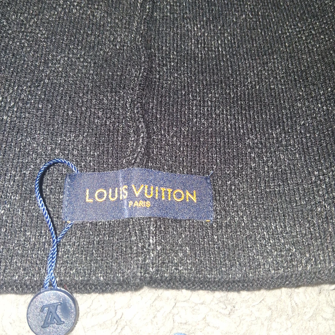 Svart ribbad mössa - 2