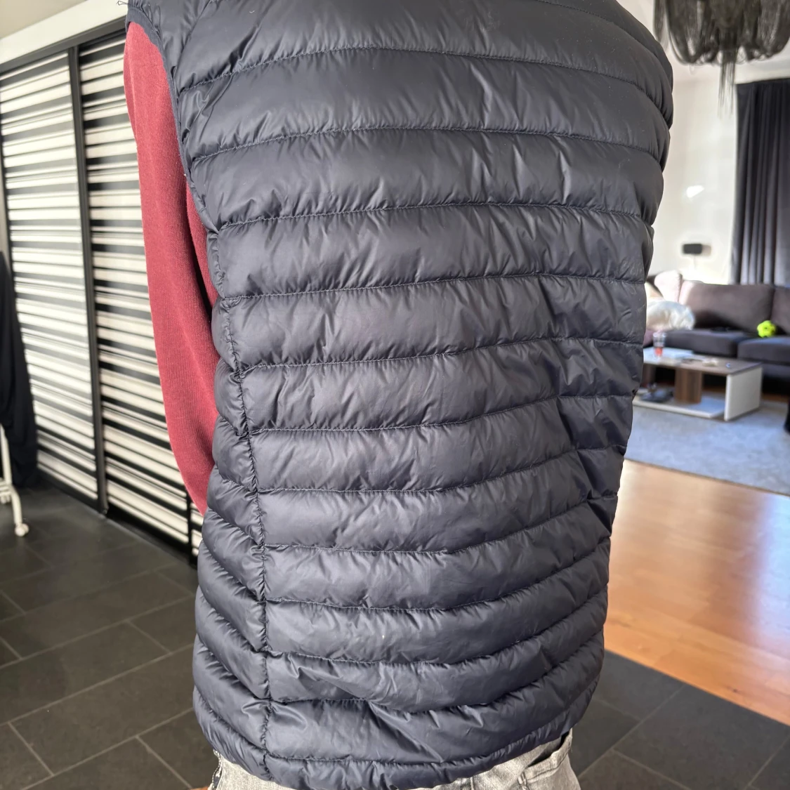 Svart dunväst från JOTT - 1