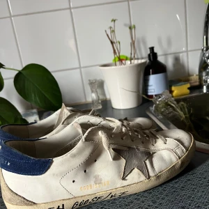 Golden goose - Säljer nu dessa väldig populära golden goose. Skick 8/10. Storlek 42,5