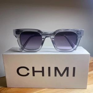 CHIMI 04 gray - CHIMI 04 gray, Riktigt snygga original pris 1200. Gråa, snyggaste modellen. Aldrig använda!