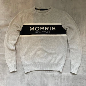 Grå stickad Morris tröja  - Jag Säljer en fet tröja från Morris| skicket på tröjan är bra 8/10  | storlek S| ny pris 2000: mitt pris är 399 | skriv vid frågor och funderingar  