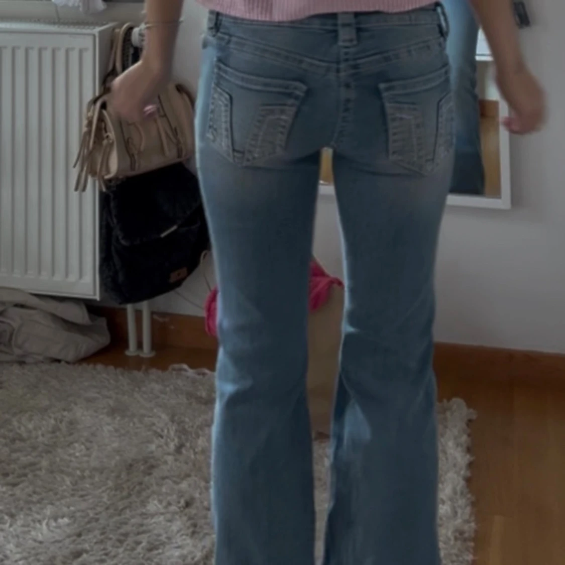 Ljusblå bootcut jeans med strass - 4