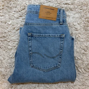 Jack & Jones Jeans - Säljer nu mina jack and Jones jeans i 10/10 skick (aldrig använda). De kostar 600kr nypris och är som helt nya. Bara att skriva om ni har några funderingar. Mvh!