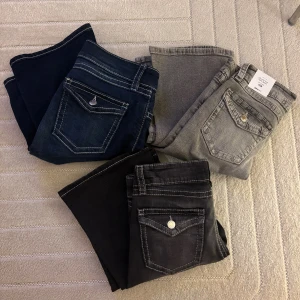 Flared jeans från Gina Tricot (3-pack) - Alla jeans är i mycket bra/nytt skick. Jeansen är för korta för mig, därför vill jag sälja dem. 