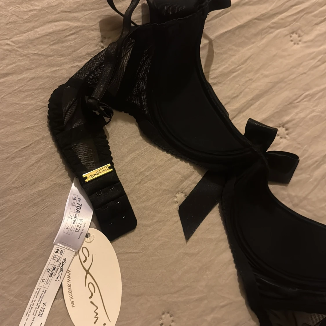 Svart bh med volang från Axami - 2