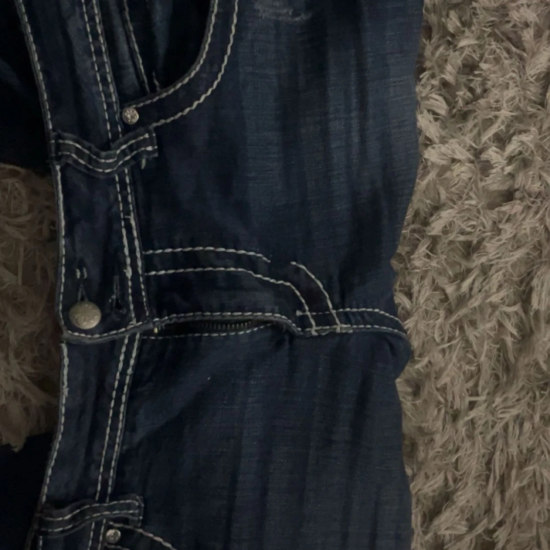 Blå bootcut jeans med broderade fickor miss me liknade  - 4