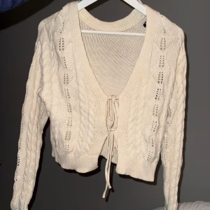 Kofta - Snörning framtill, gott skick! 🌸