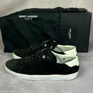 Saint Laurent skor SL/06 - Mycket fint skick | Box dustbag och ysl kort medföljer | Size 45 fits 44 | för att köpa klicka ”köp nu” | vid frågor eller funderingar skriv en meddelande