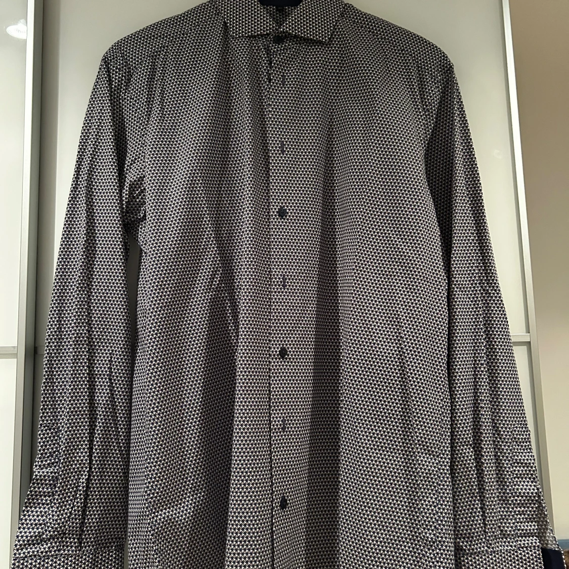 Mönstrad skjorta från Eterna, blå/vit