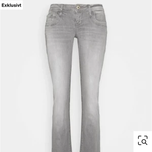 ltb jeans grå  - Populära grå ltb jeans i strl 25/30, finns inga defekter. Köpte här på Plick och säljer då de inte passar❤️ skickar tyvärr inte bild på. Kan sänka pris vid en snabb affär 🌟