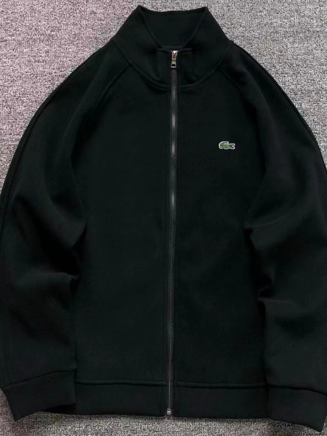 Svart zip-kofta från Lacoste