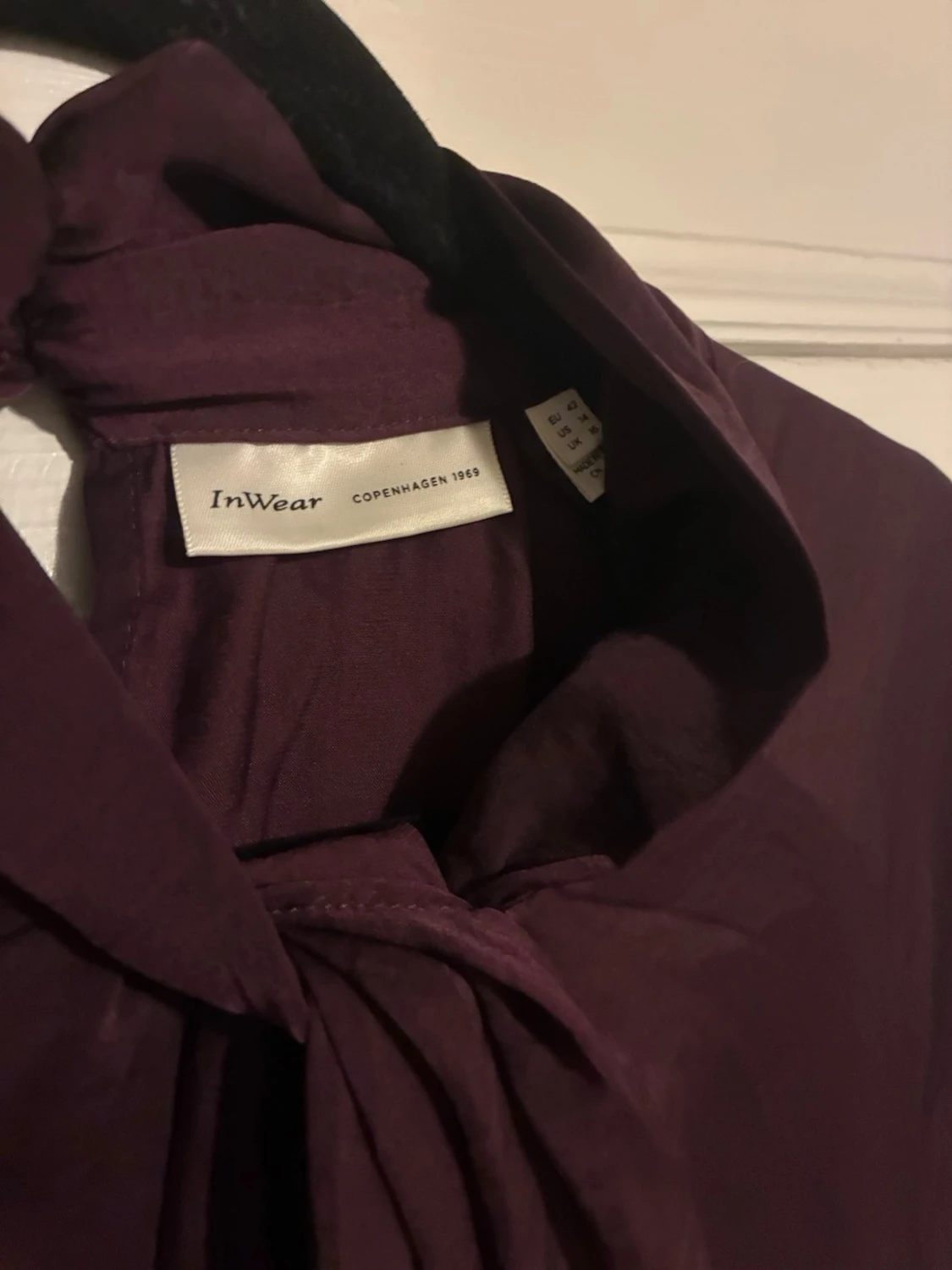 Vinröd/lila långklänning med knyt från inwear copenhagen - 2