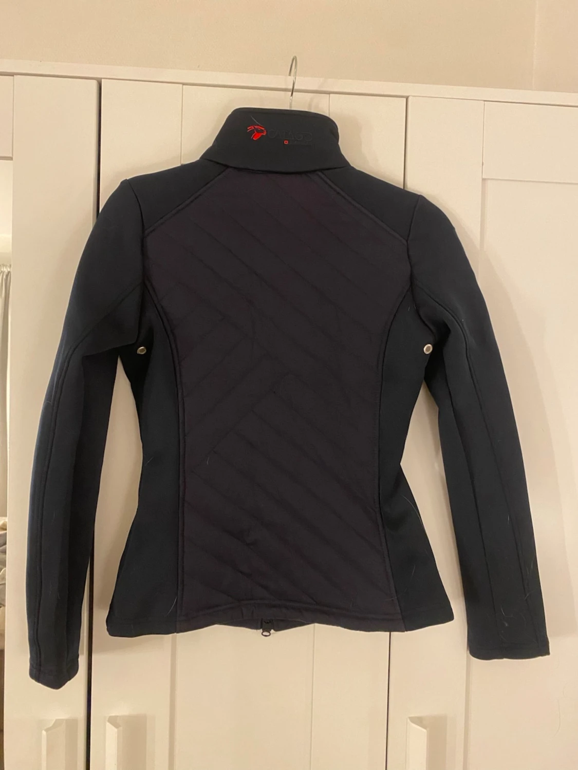 Mörkblå figursydd quiltad jacka från Catago - 1