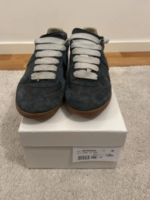 Maison Margiela - Maison margielas. Jag har bytt snören till mer chunky snören. De är köpta på plick och box samt distanshandel medföljer