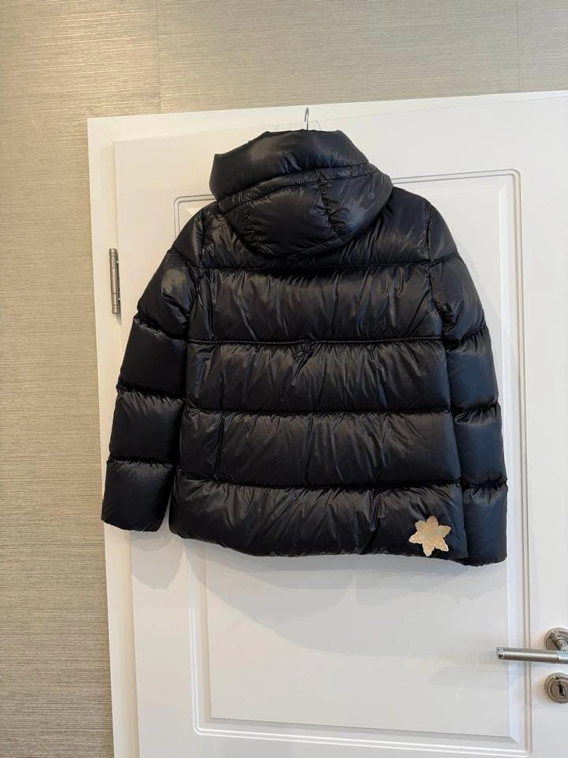 Svart Moncler dunjacka med huva - 4