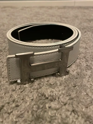 H-bälte - Vitt H-bälte 120cm.