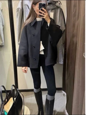 Zara ull jacka - Super populära och slutsålda jackan från Zara! Storles xs-s. Köpte för 1000 kr och är i fint skick!