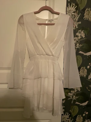 Skolavslutning klänning  - Använd 2 gånger, jättefin mer info privat