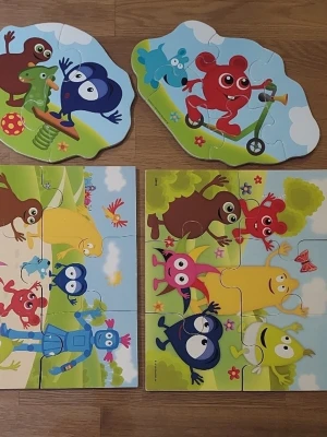 Babblarna träpussel med färgglada figurer - Fyra olika Babblarna-pussel i trä med färgglada och lekfulla motiv av Babblarna-karaktärer i olika miljöer. Pusselbitarna är stora och har rundade kanter, perfekta för yngre barn. Motiven inkluderar gungbräda, sparkcykel och utomhuslek.