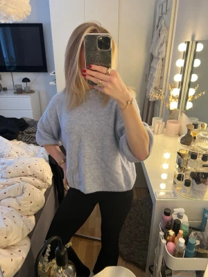 Ljusblå stickad tröja Gina - Supersöt stickad tröja från Gina, knappt använd så är i fint skick!! 🩷