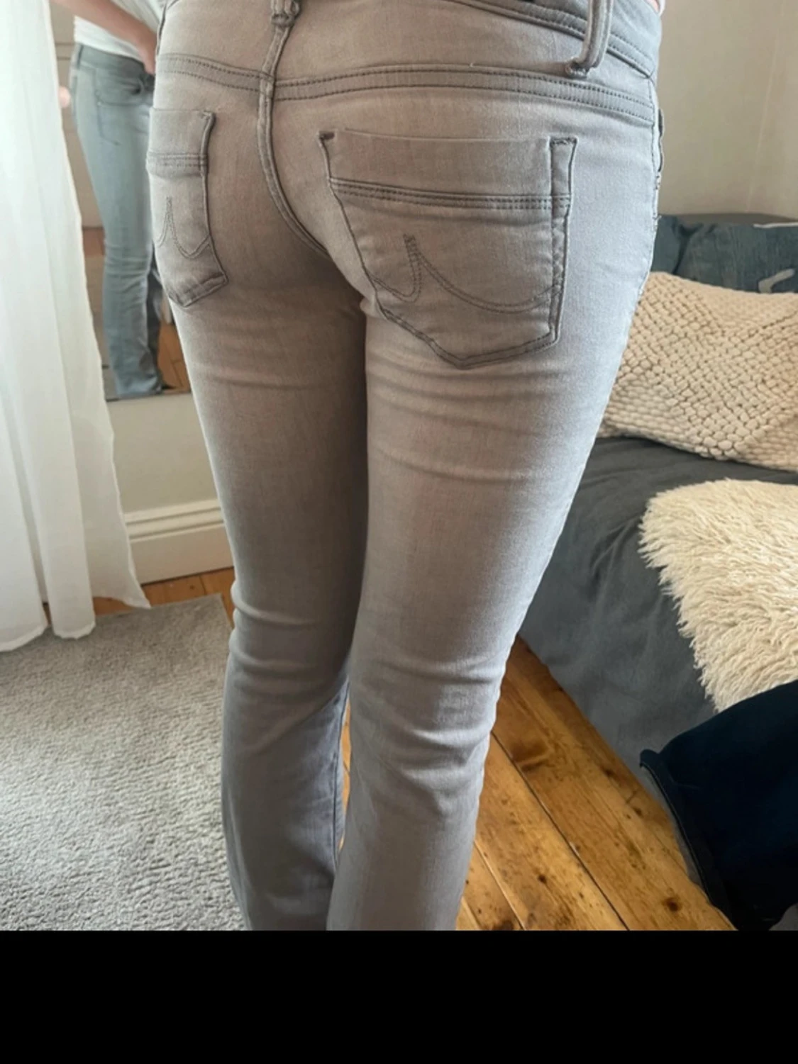 Ljusgrå bootcut jeans - 2
