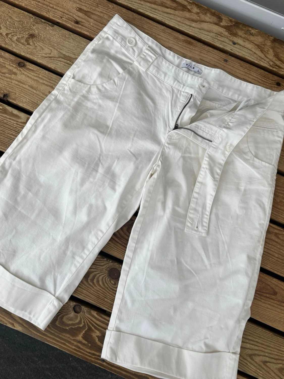 Vita shorts från Vila med dragkedja