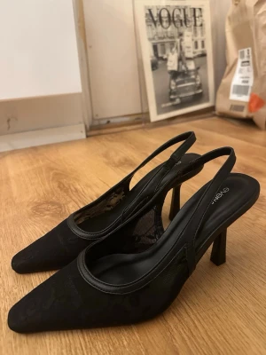 Knitten heels  - Säljer dessa skor köpta från Zalando. Aldrig använda och säljer för att de var för stora. Kan fixa bättre bilder ifall någon vill ha det! 💗