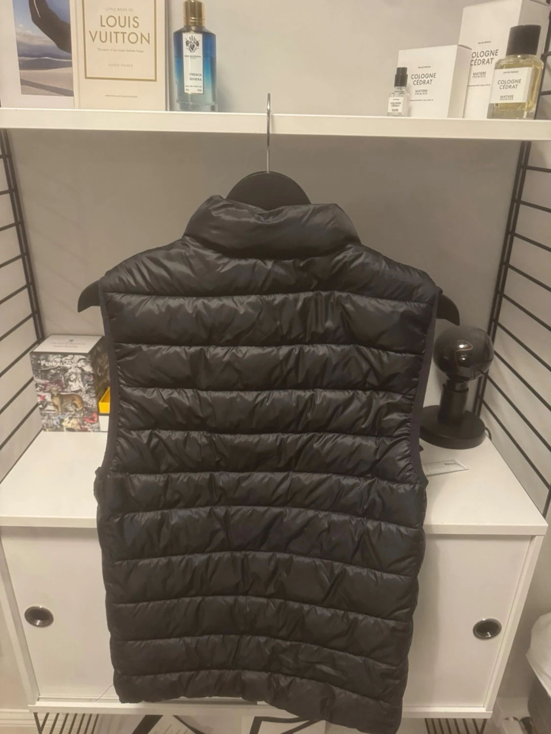 Svart dunväst med dragkedja - 1