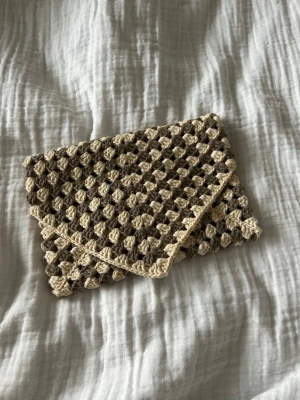 Bookcover - Bok skydd så att din bok inte skadas i din väska!