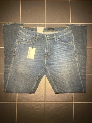 Tiger of Sweden jeans nya - Helt nya tiger of Sweden jeans. St w30 l32. Alla lappar kvar på 
