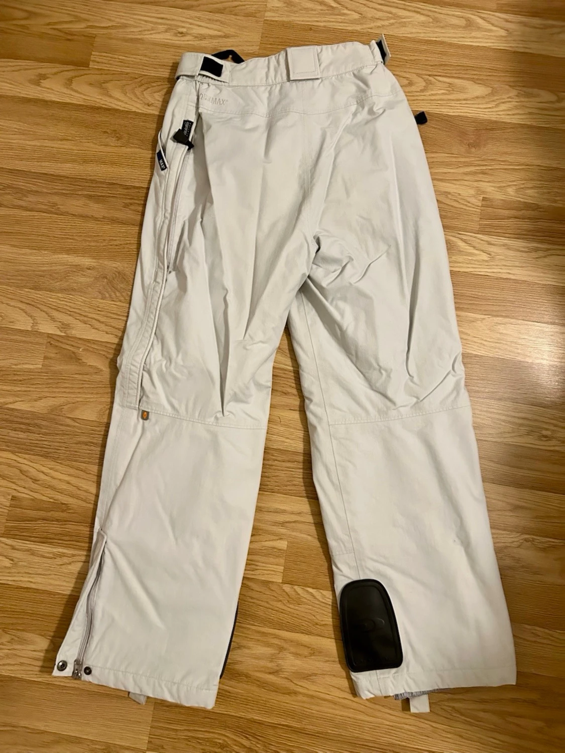 Vita täckbyxor med svarta detaljer - 1