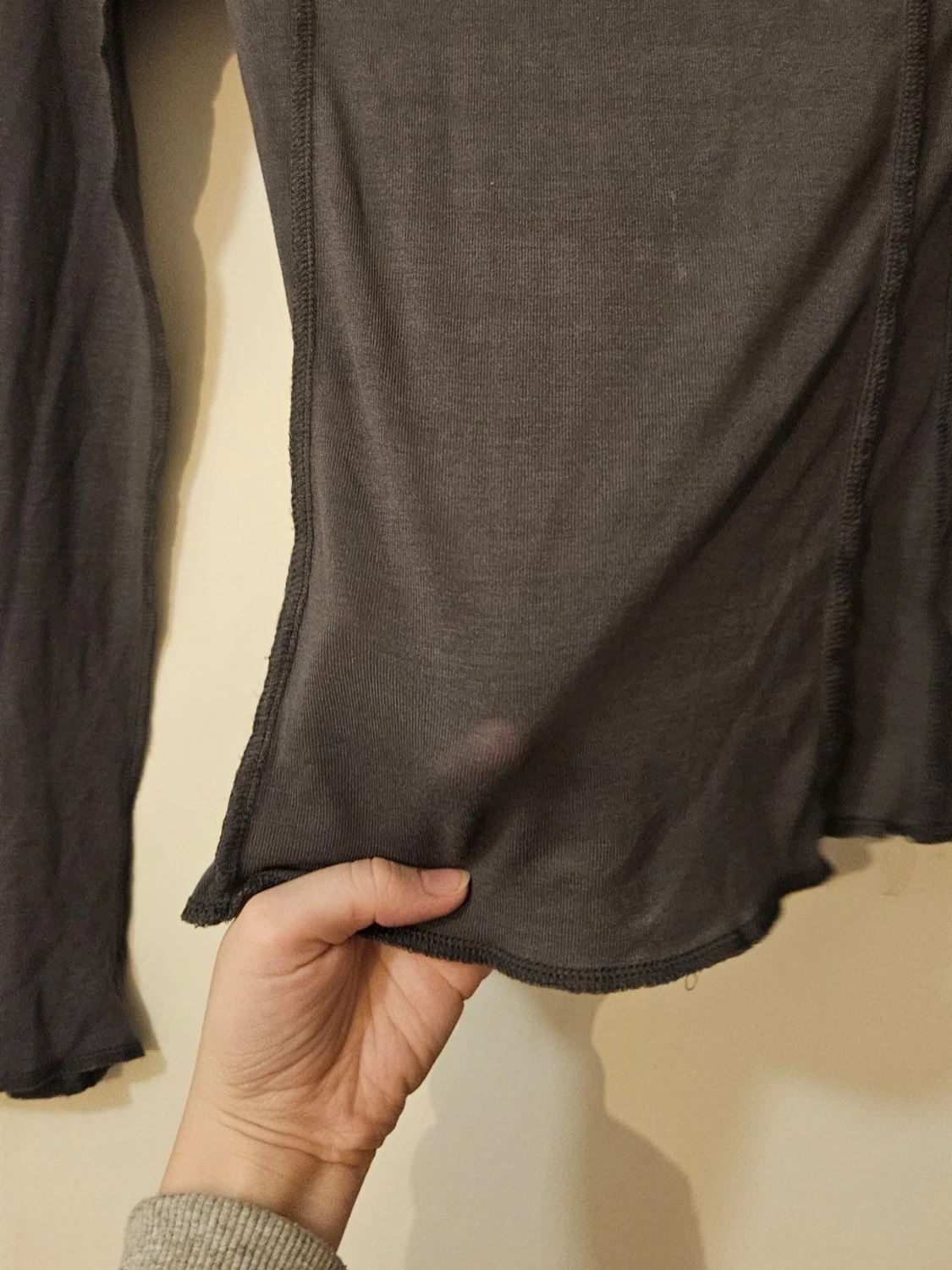 Mörkgrå långärmad topp - 1