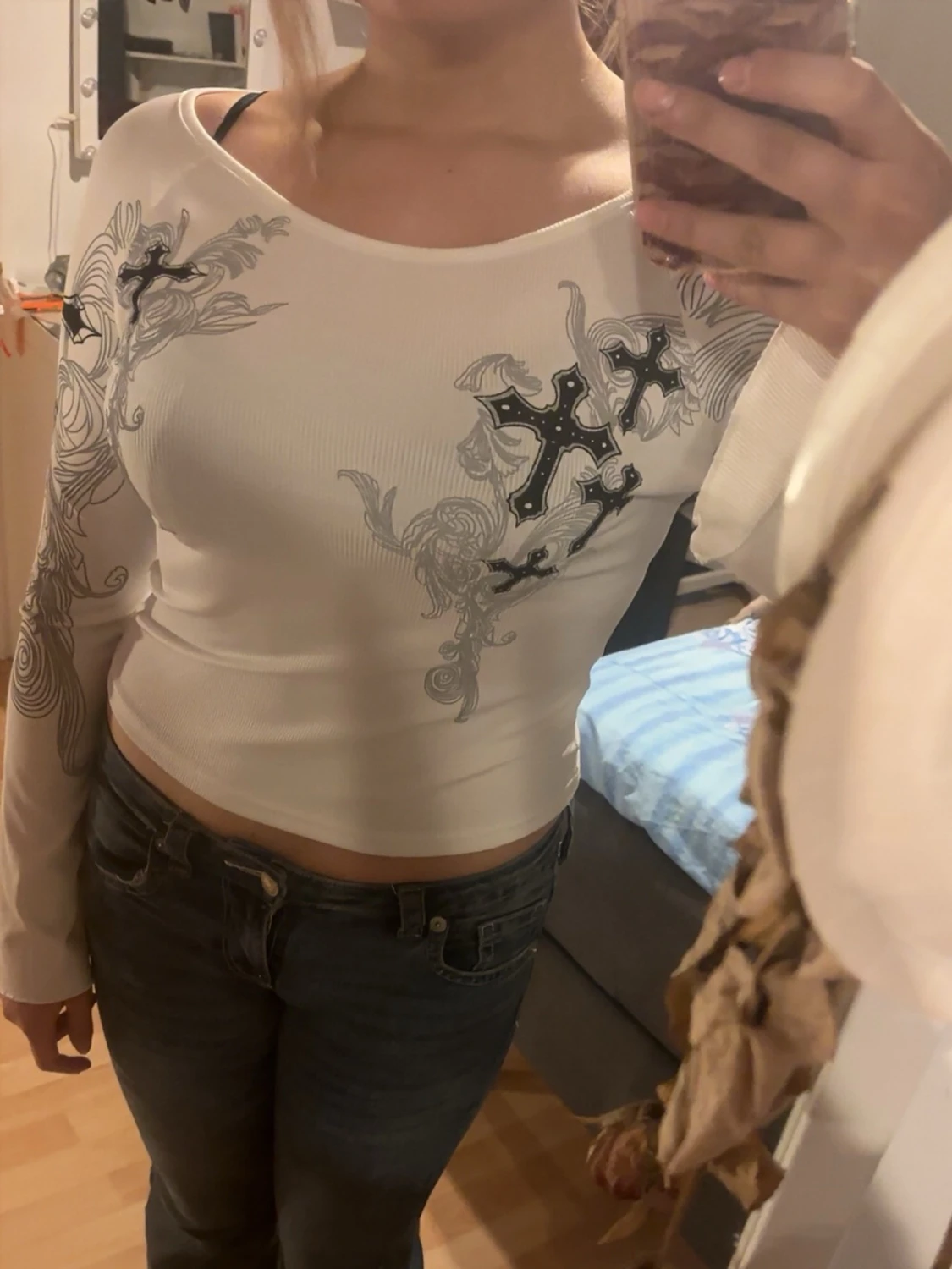 Vit långärmad topp med korsmönster