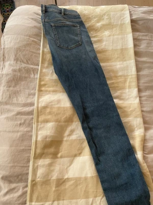 Acne studios jeans - Sprillans nya! Superbra pris! 🏆 säljer då jeansen blivit försmå. (Pris kan diskuteras vid snabb affär) MVH Vilgot!