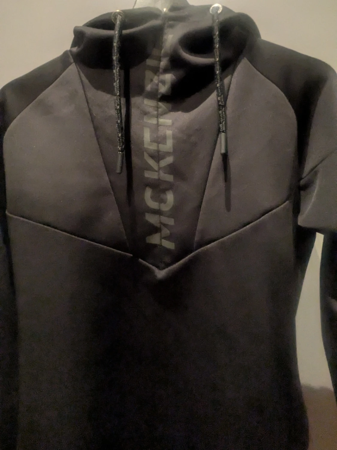 Svart hoodie från McKenzie - 1