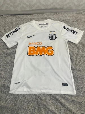 Neymar Retro Santos tröja  - Neymar Retro Santos tröja storlek M. Mycket bra skick 