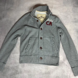 Hollister cardigan  - Eftertraktad hollister cardigan| Skick: 9,5/10| storlek: M| 