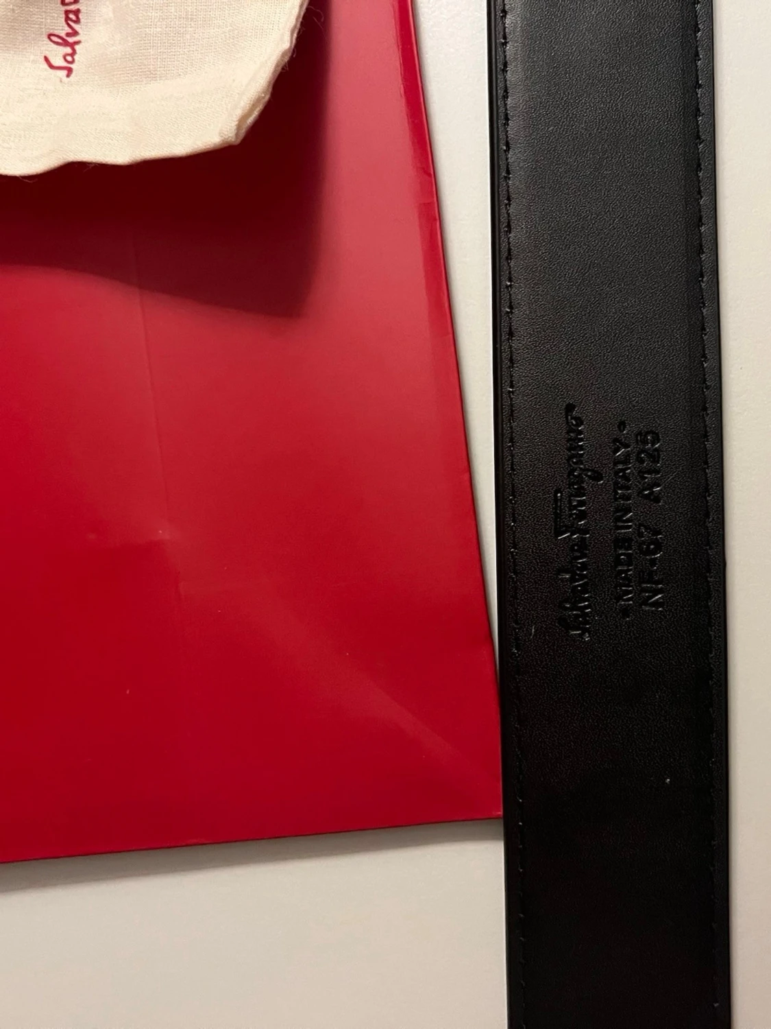 Svart Ferragamo bälte med silverdetaljer - 3