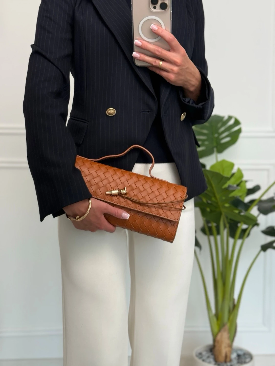 Crafted from premium 100% genuine Italian leather 🇮🇹 - 3