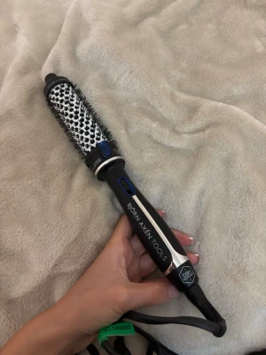 Björn Axén Tools värmeborste  - Använd endast fåtal gånger, säljer då den inte kommer till så mycket användning, det är den minsta storleken 