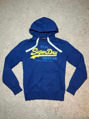 Superdry Hoodie - Blå Superdry Hoodie - Storlek: M - Pris: 449 kr - Först till kvarn!