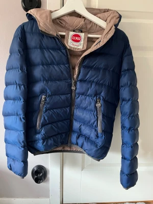 Colmar jacka - Colmar jacka kids size M men som en vanlig S och märket är lite defekt men ändå fin