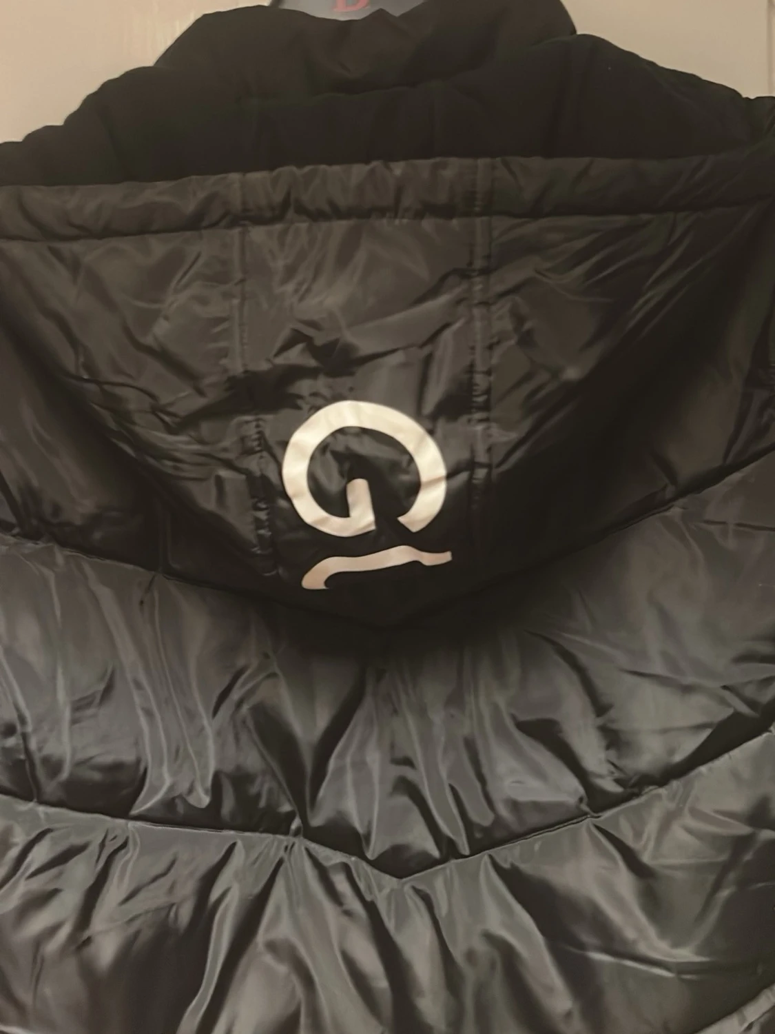 Svart pufferjacka från Guess - 2