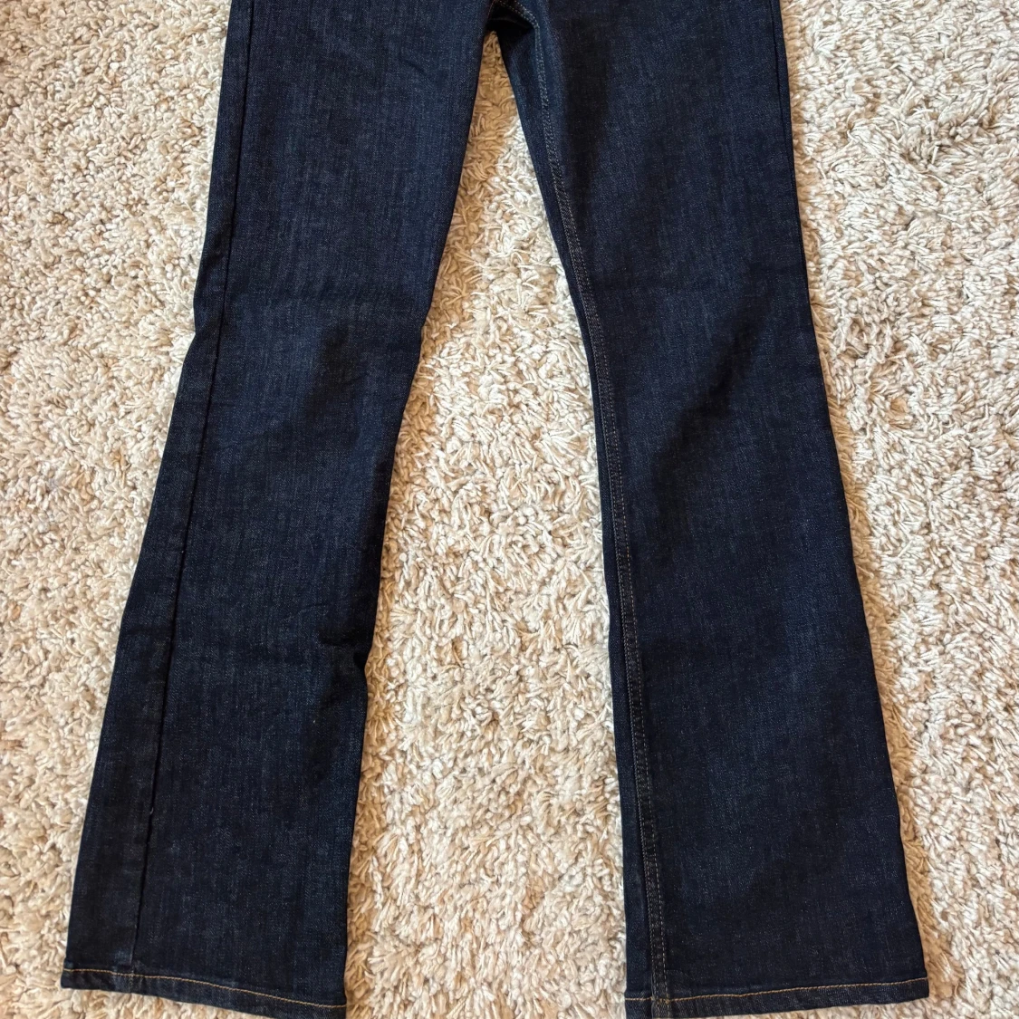 Mörkblå bootcut jeans från DNM7 - 3